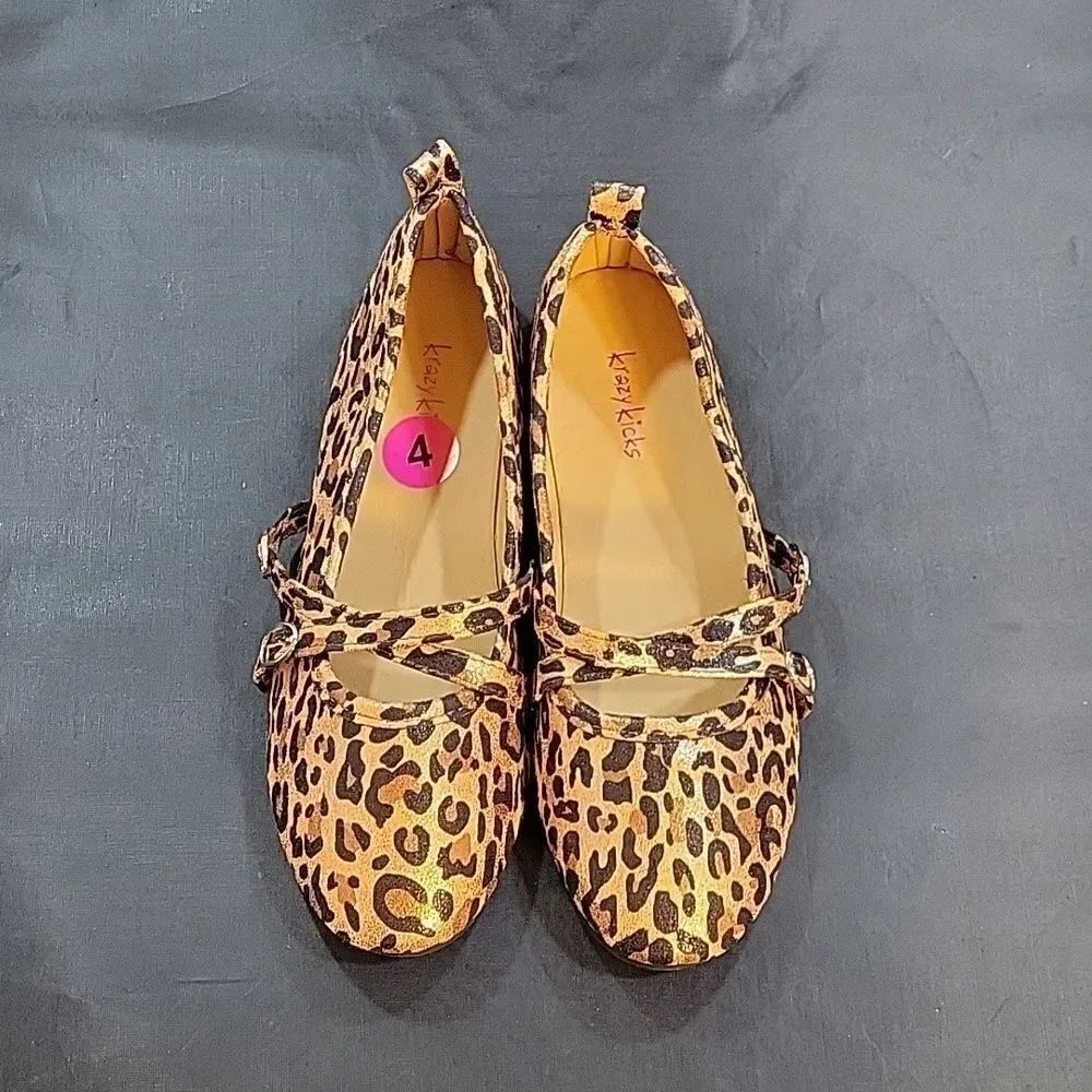 BRAND NEW KRAZY KICKS CRISSCROSS STRAP ROUND TOE BALLET FLAT